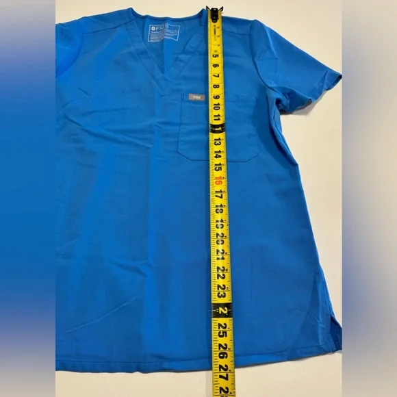 FIGS Catarina One Pocket Scrub Top Size Medium Blue Women’s FW1000 - Picture 6 of 7